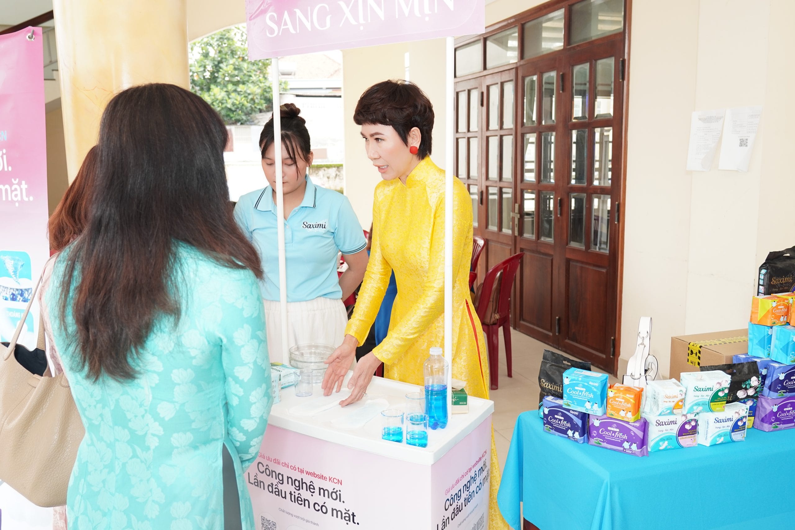 Saximi trực tiếp test sản phẩm tại sự kiện