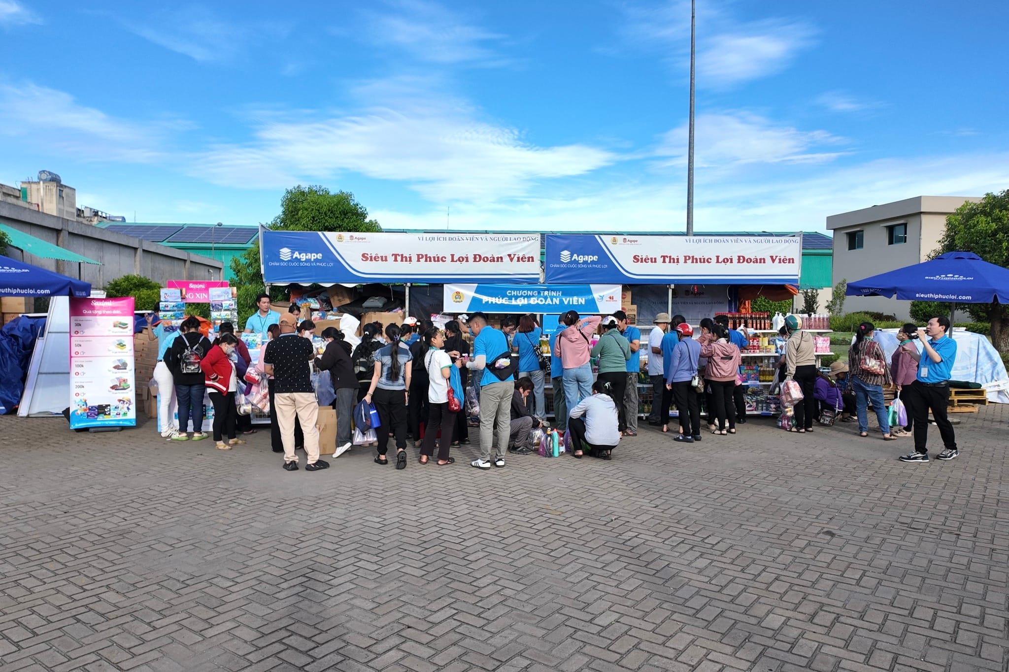 Saximi bán hàng tại Khu Công Nghiệp Hòa Phú