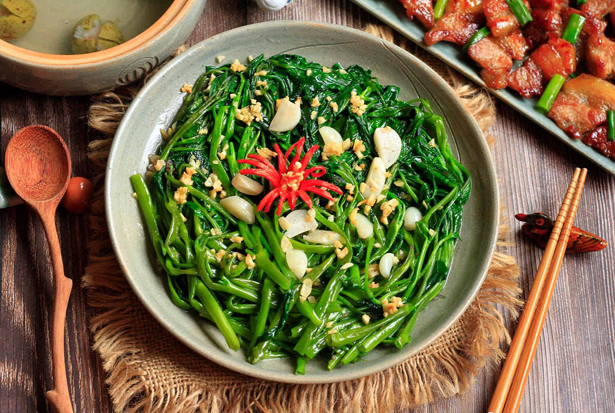 Tăng cường rau xanh, trái cây để hỗ trợ cân bằng nội tiết. Đặc biệt, trong kỳ kinh nguyệt.