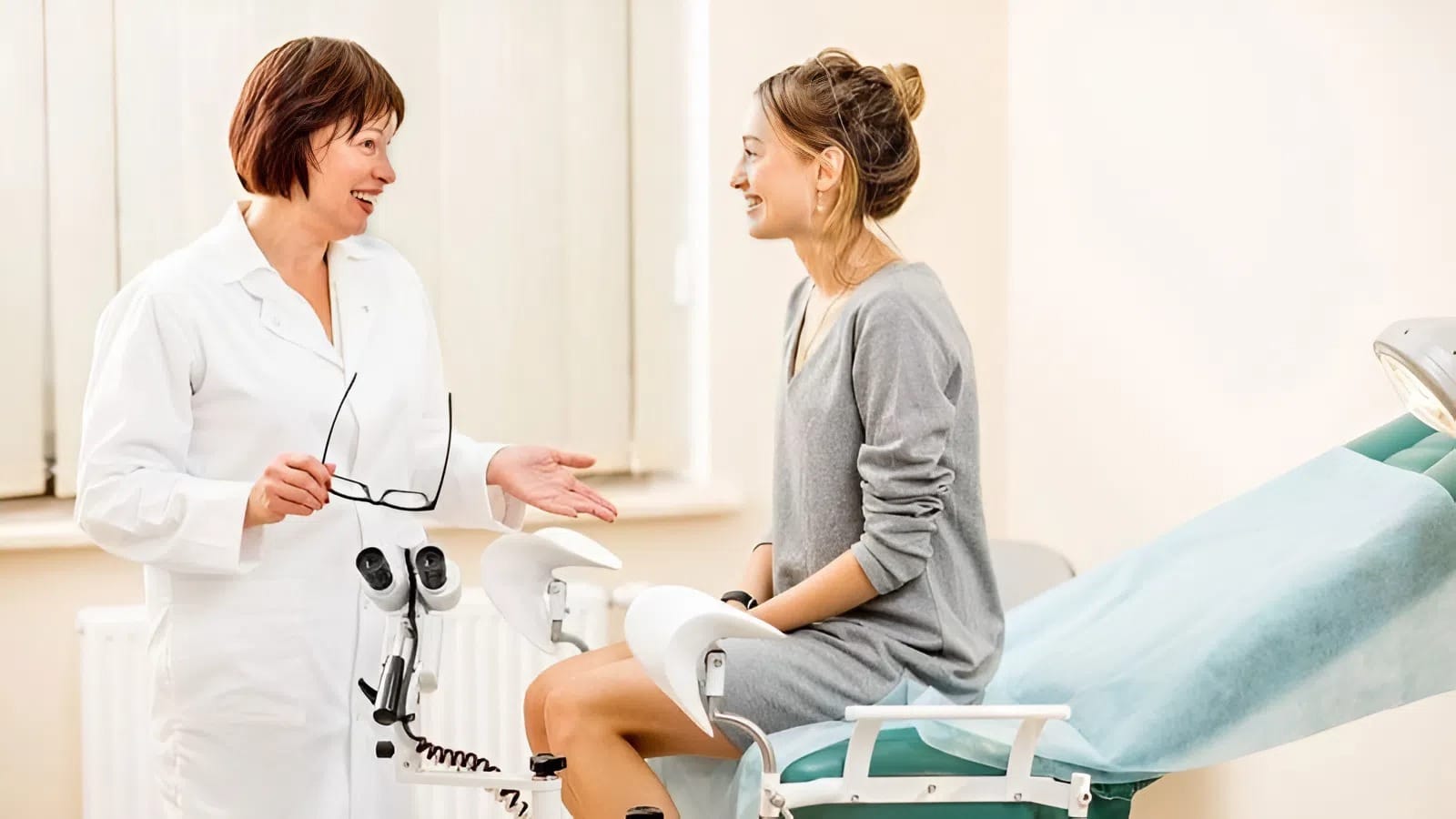 Khám phụ khoa định kỳ: Giúp phát hiện sớm bất thường ở cổ tử cung.