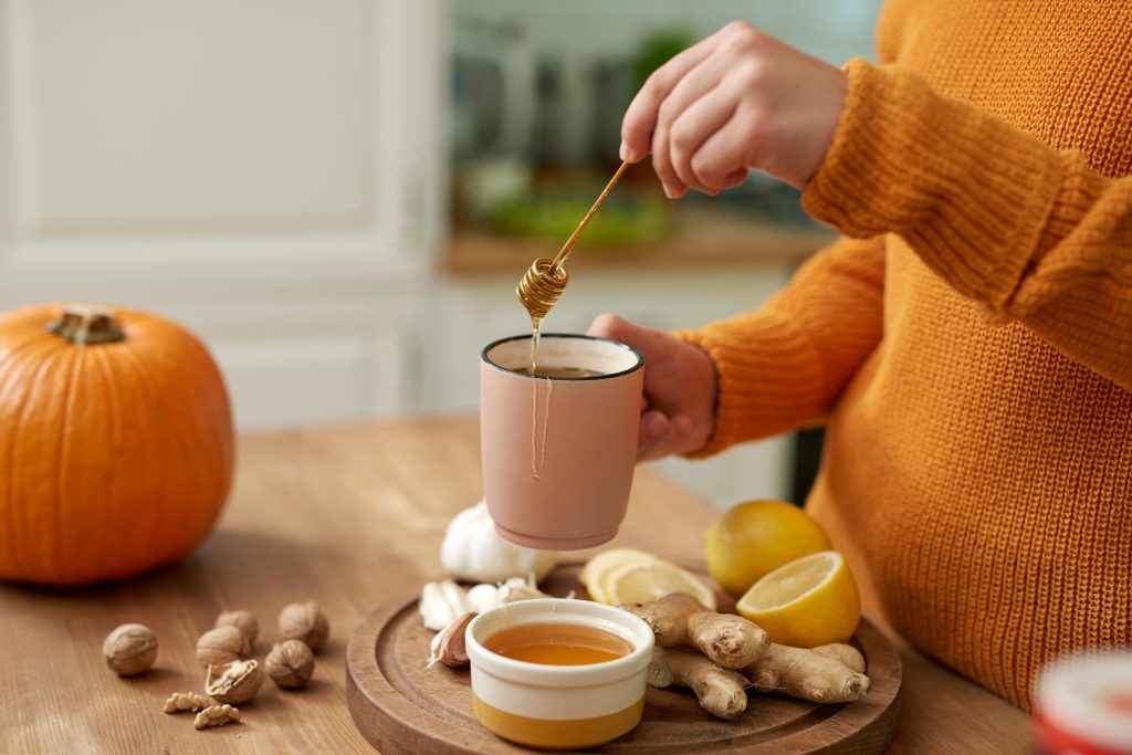 mật ong với nước ấm